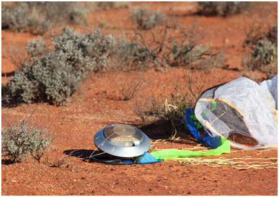 オーストラリアの南部ウーメラ地区にある砂漠に着地した「はやぶさ」のカプセル